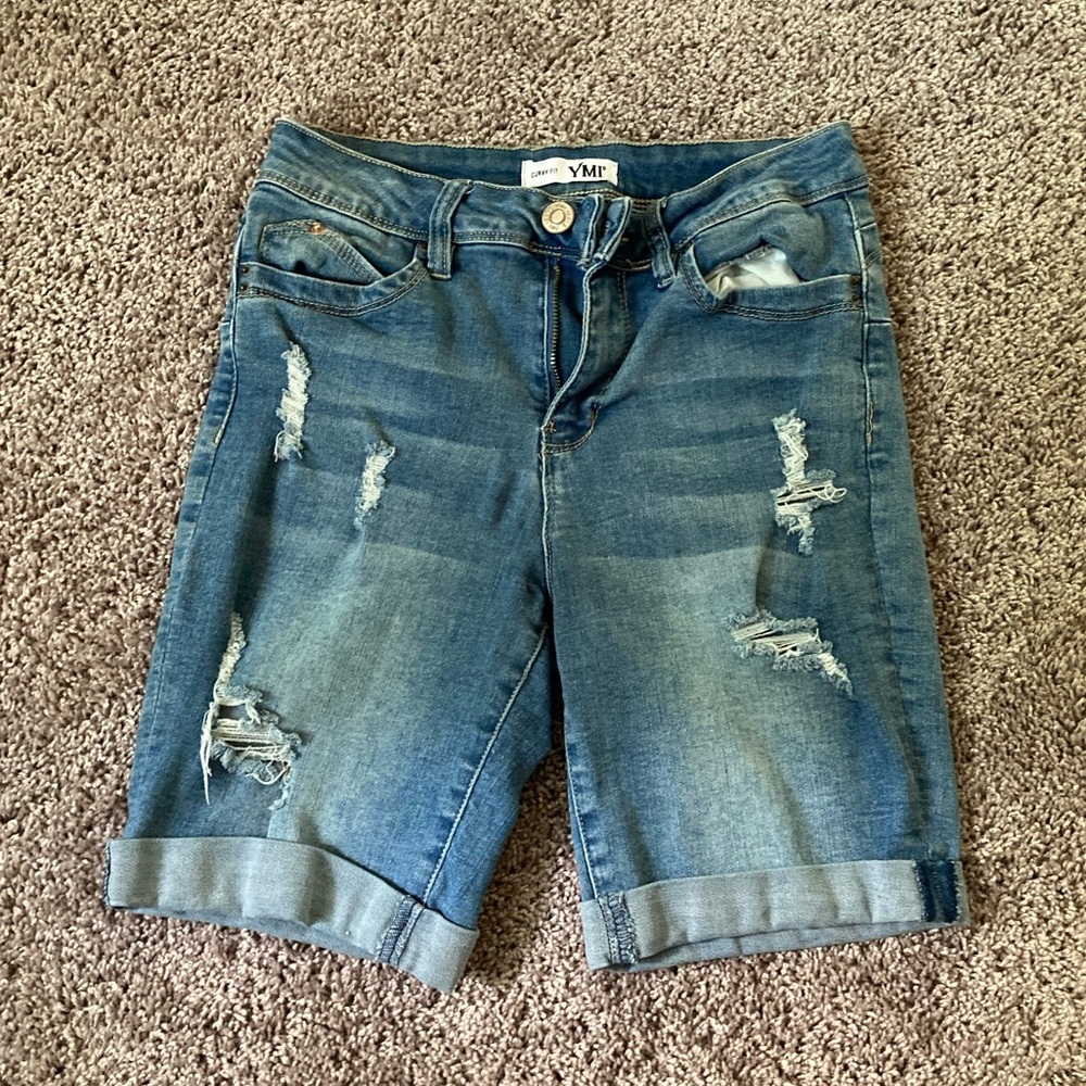 YMI Curvy Fit Distressed Jean Shorts size 5/27